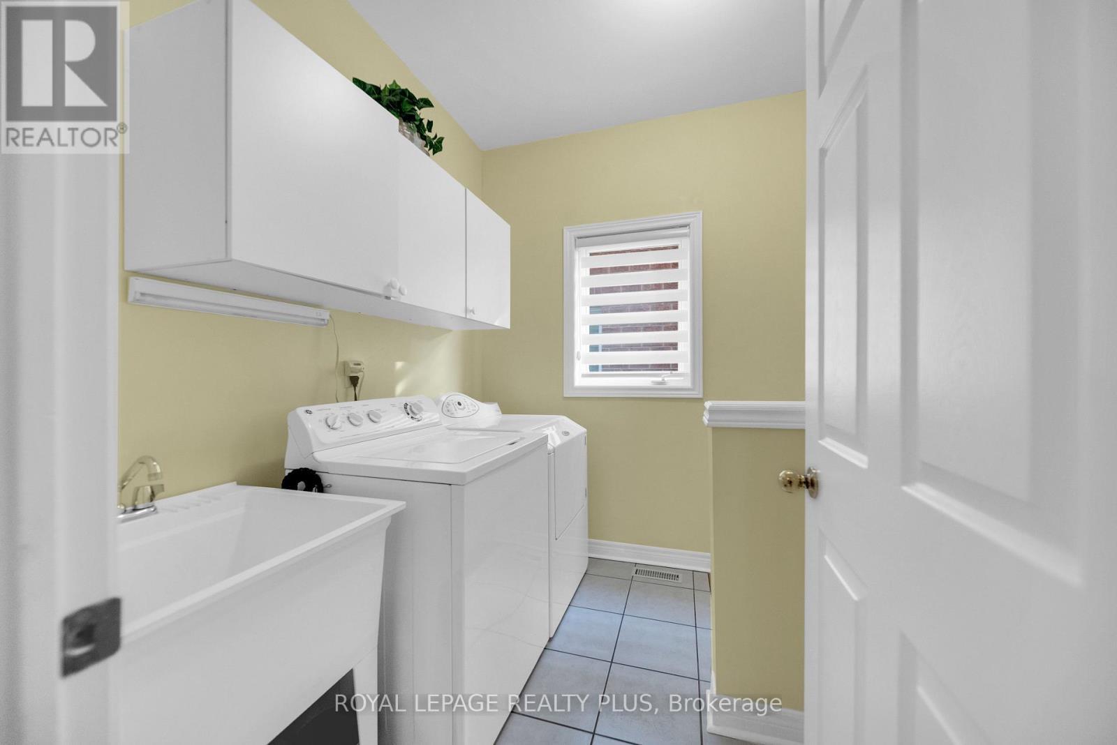 6323 Lisgar Drive, Mississauga, ON - Indoor Photo Showing Laundry Room