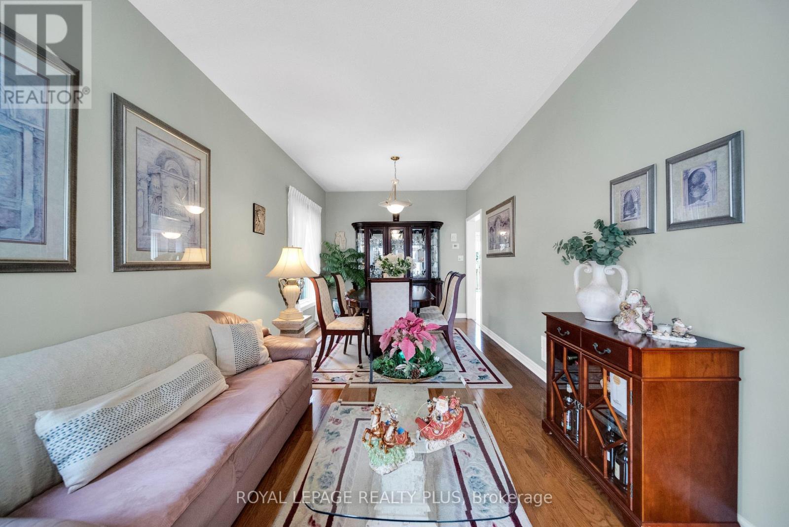 6323 Lisgar Drive, Mississauga, ON - Indoor Photo Showing Living Room