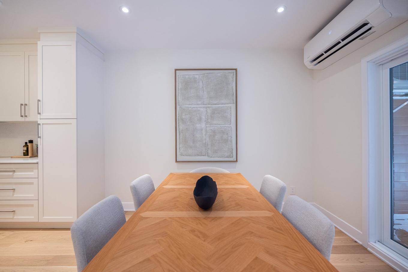 Salle à manger - 8132 Rue St-Denis, Montréal (Villeray/Saint-Michel/Parc-Extension), QC - Indoor