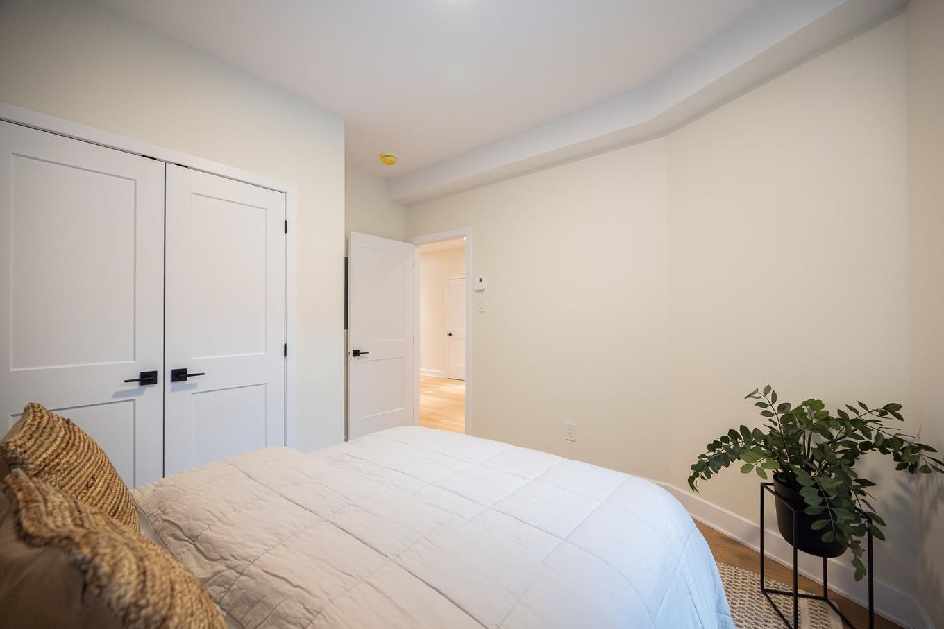 Chambre à coucher - 8132 Rue St-Denis, Montréal (Villeray/Saint-Michel/Parc-Extension), QC - Indoor Photo Showing Bedroom