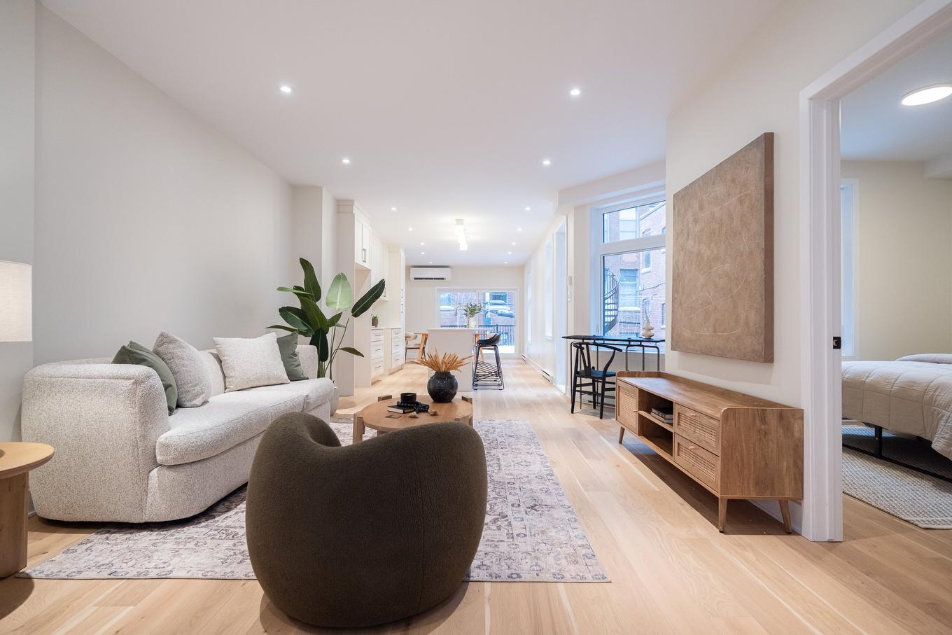 Salon - 8132 Rue St-Denis, Montréal (Villeray/Saint-Michel/Parc-Extension), QC - Indoor Photo Showing Living Room