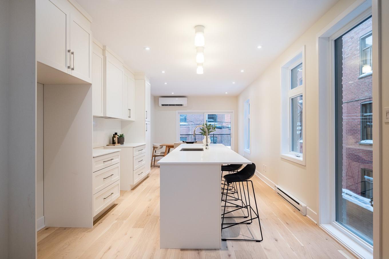 Cuisine - 8132 Rue St-Denis, Montréal (Villeray/Saint-Michel/Parc-Extension), QC - Indoor Photo Showing Kitchen