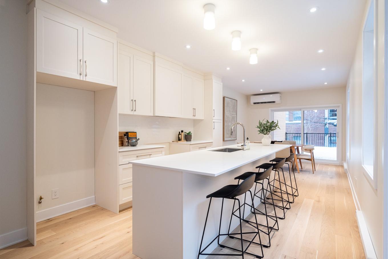 Cuisine - 8132 Rue St-Denis, Montréal (Villeray/Saint-Michel/Parc-Extension), QC - Indoor Photo Showing Kitchen