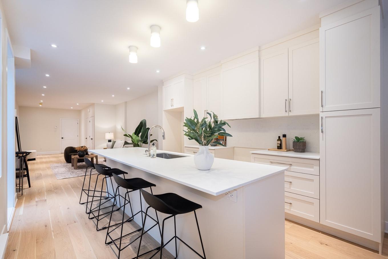 Cuisine - 8132 Rue St-Denis, Montréal (Villeray/Saint-Michel/Parc-Extension), QC - Indoor Photo Showing Kitchen With Upgraded Kitchen