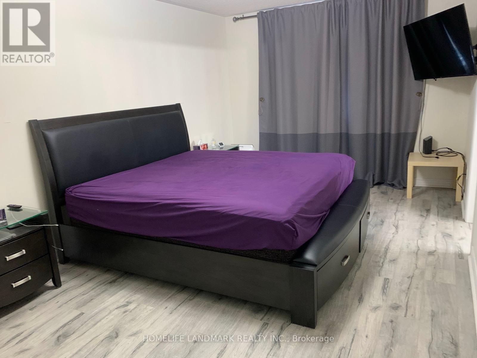 7368 Saint Barbara Boulevard, Mississauga, ON - Indoor Photo Showing Bedroom