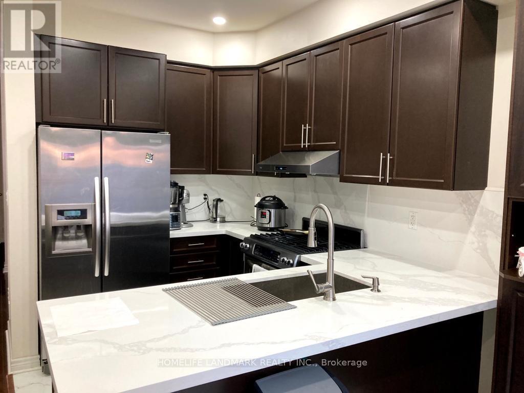 7368 Saint Barbara Boulevard, Mississauga, ON - Indoor Photo Showing Kitchen With Stainless Steel Kitchen