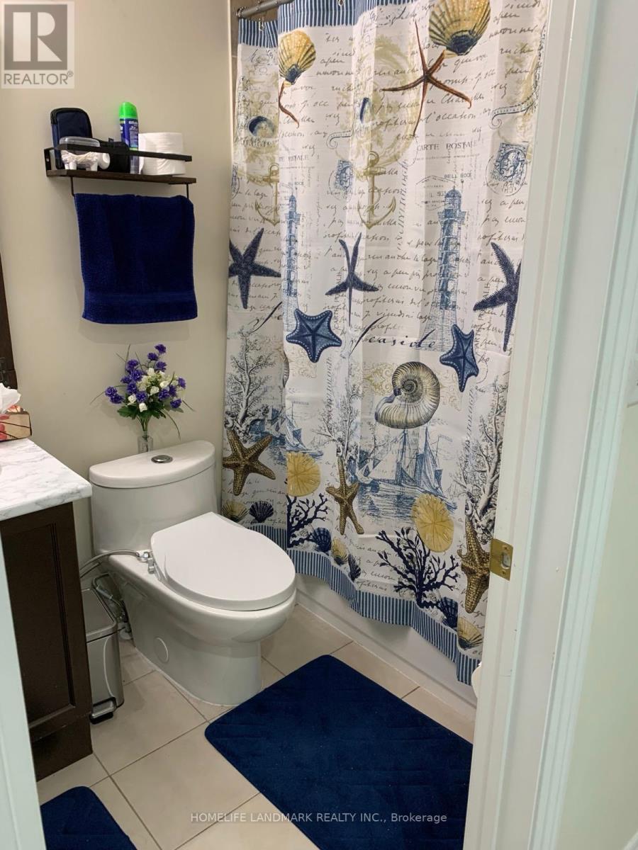 7368 Saint Barbara Boulevard, Mississauga, ON - Indoor Photo Showing Bathroom