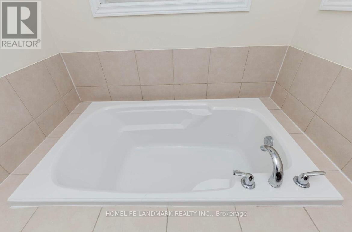 7368 Saint Barbara Boulevard, Mississauga, ON - Indoor Photo Showing Bathroom
