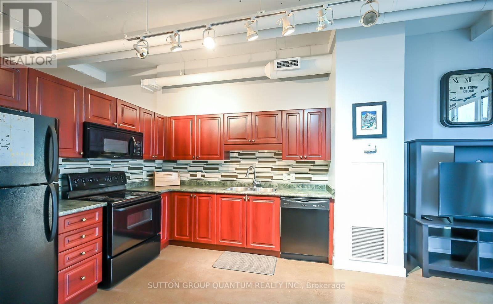 307 - 66 Bay Street S, Hamilton, ON - Indoor Photo Showing Kitchen