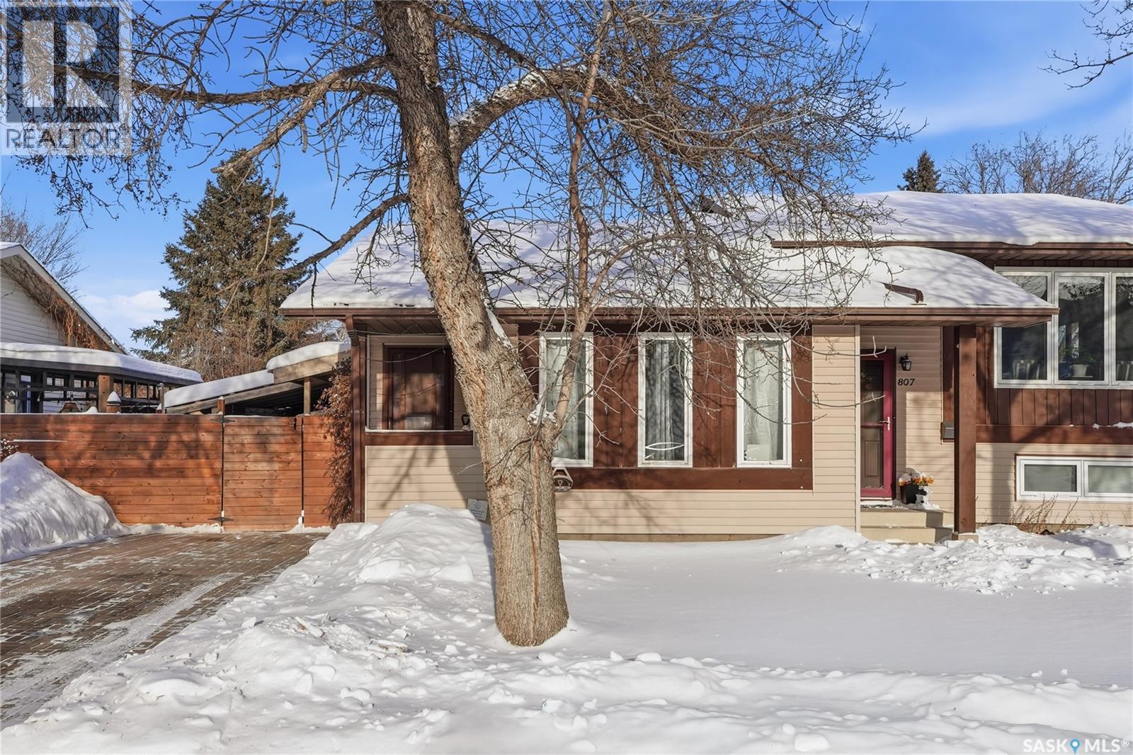 805 Kingsmere Boulevard, Saskatoon, SK - Outdoor