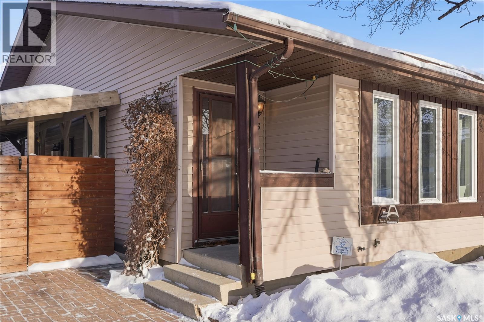 805 Kingsmere Boulevard, Saskatoon, SK - Outdoor With Exterior