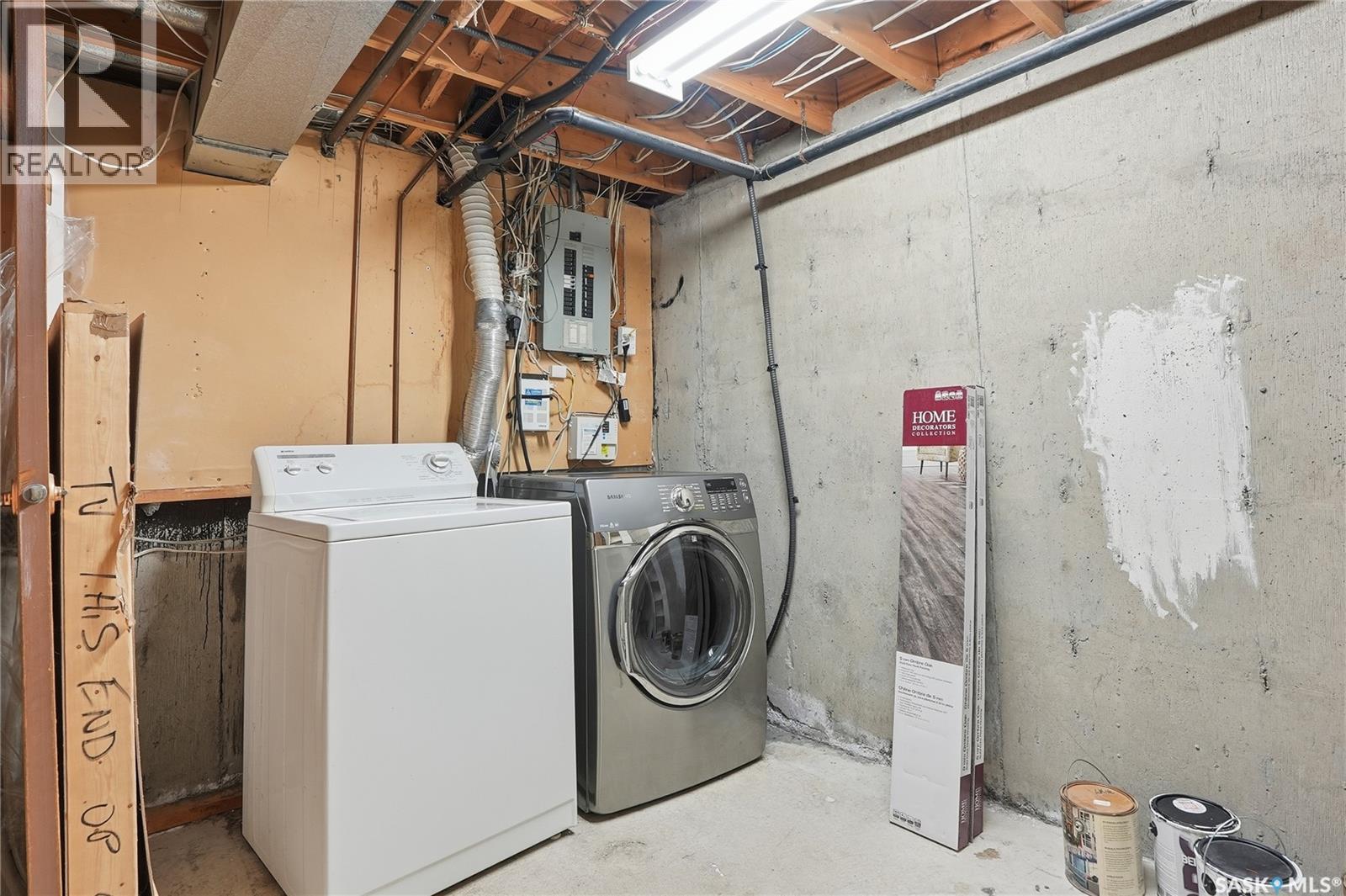805 Kingsmere Boulevard, Saskatoon, SK - Indoor Photo Showing Laundry Room