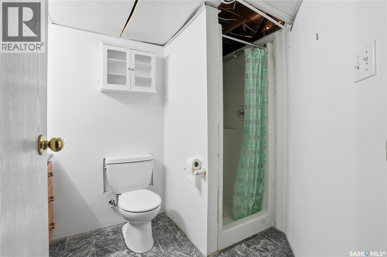 805 Kingsmere Boulevard, Saskatoon, SK - Indoor Photo Showing Bathroom