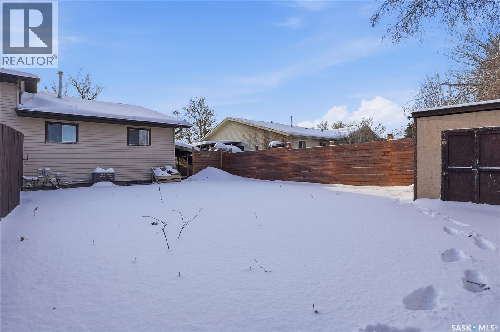 805 Kingsmere Boulevard, Saskatoon, SK - Outdoor With Exterior