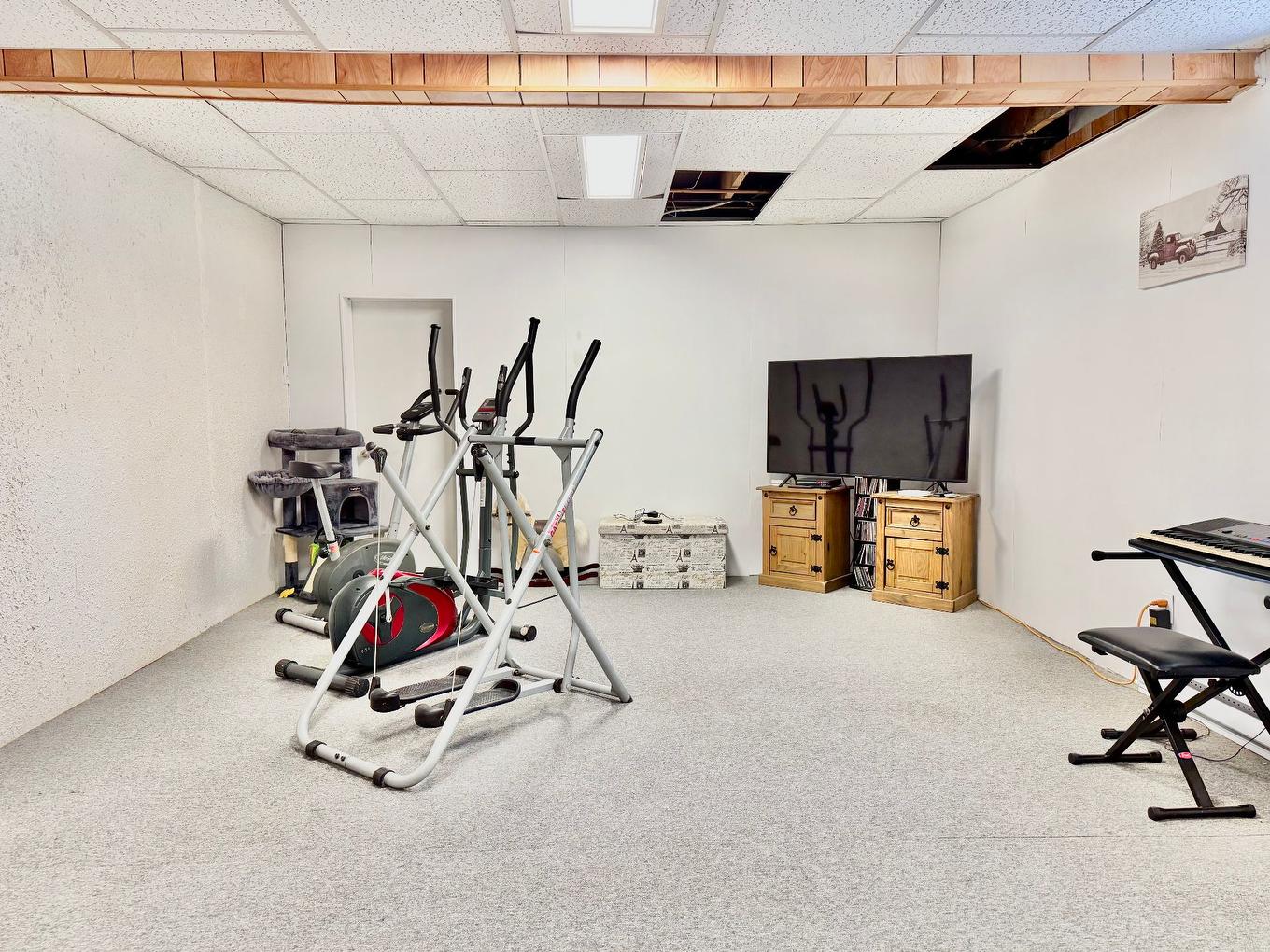 Basement - 185 Ch. De La Grande-Allée, Les Îles-De-La-Madeleine, QC - Indoor Photo Showing Gym Room