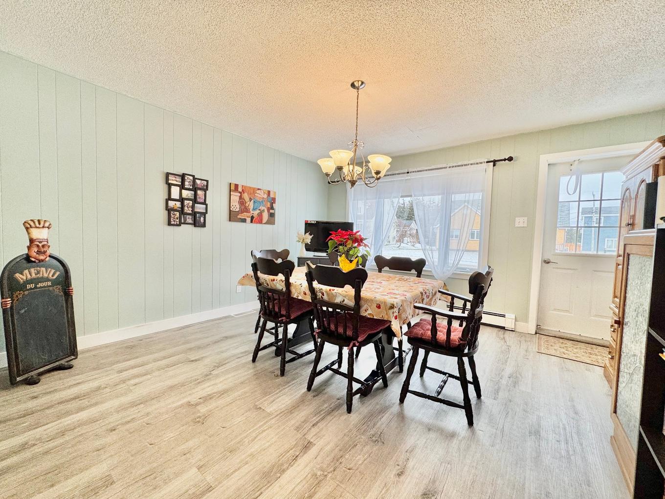 Dining room - 185 Ch. De La Grande-Allée, Les Îles-De-La-Madeleine, QC - Indoor Photo Showing Dining Room