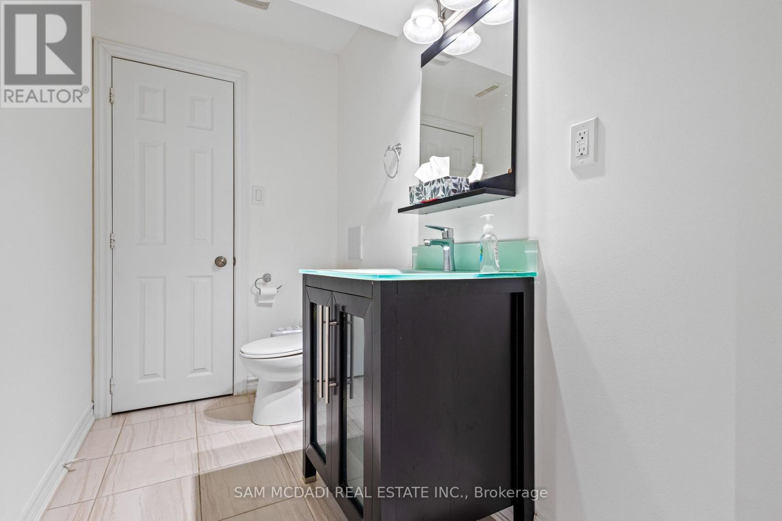 2492 Erin Centre Boulevard, Mississauga, ON - Indoor Photo Showing Bathroom