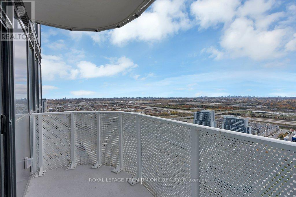 4010 - 28 Interchange Way, Vaughan, ON - Outdoor With View