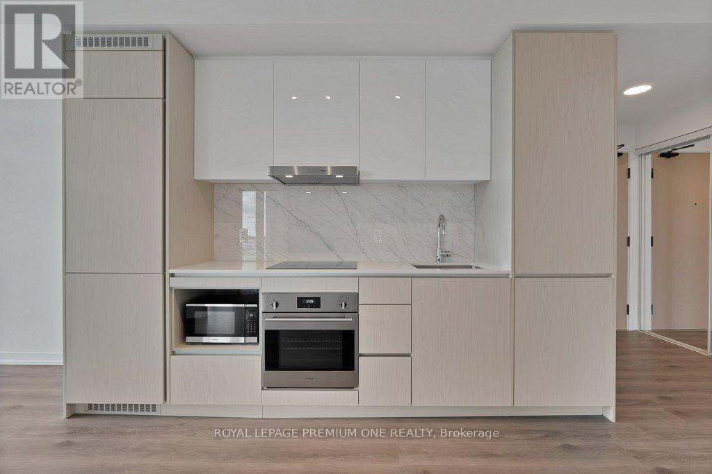 4010 - 28 Interchange Way, Vaughan, ON - Indoor Photo Showing Kitchen