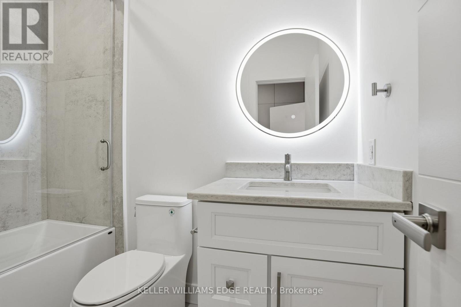 427 Pine Cove Road, Burlington, ON - Indoor Photo Showing Bathroom