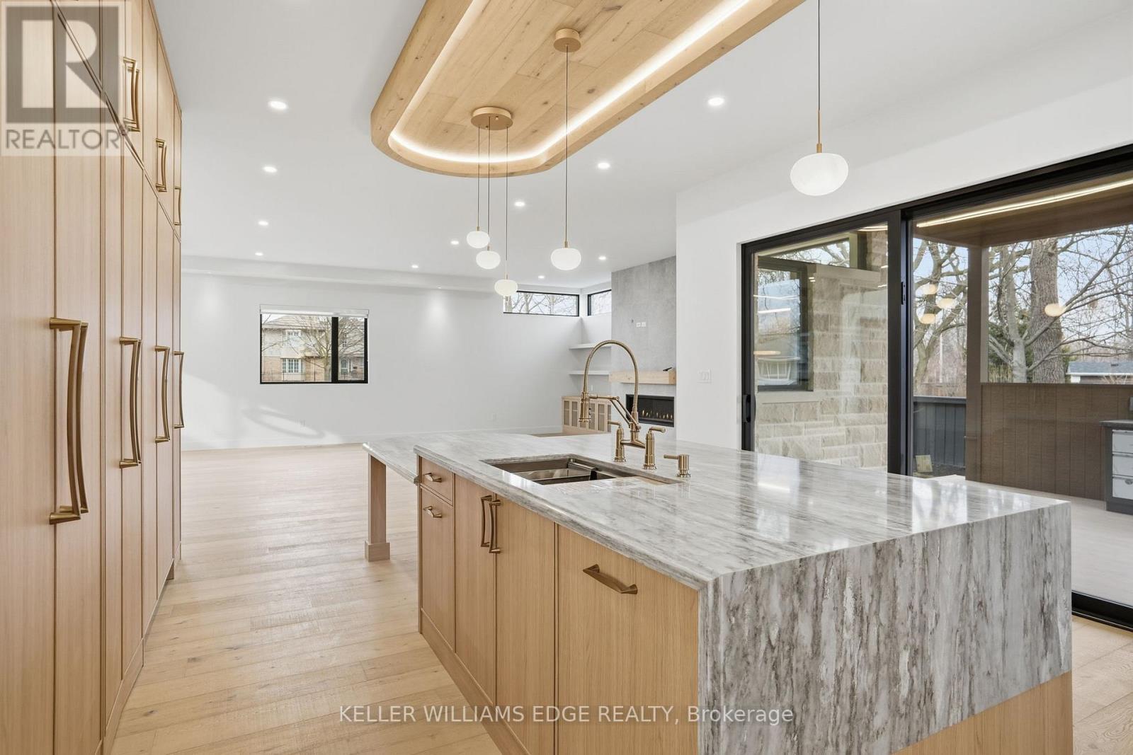 427 Pine Cove Road, Burlington, ON - Indoor Photo Showing Kitchen With Double Sink With Upgraded Kitchen