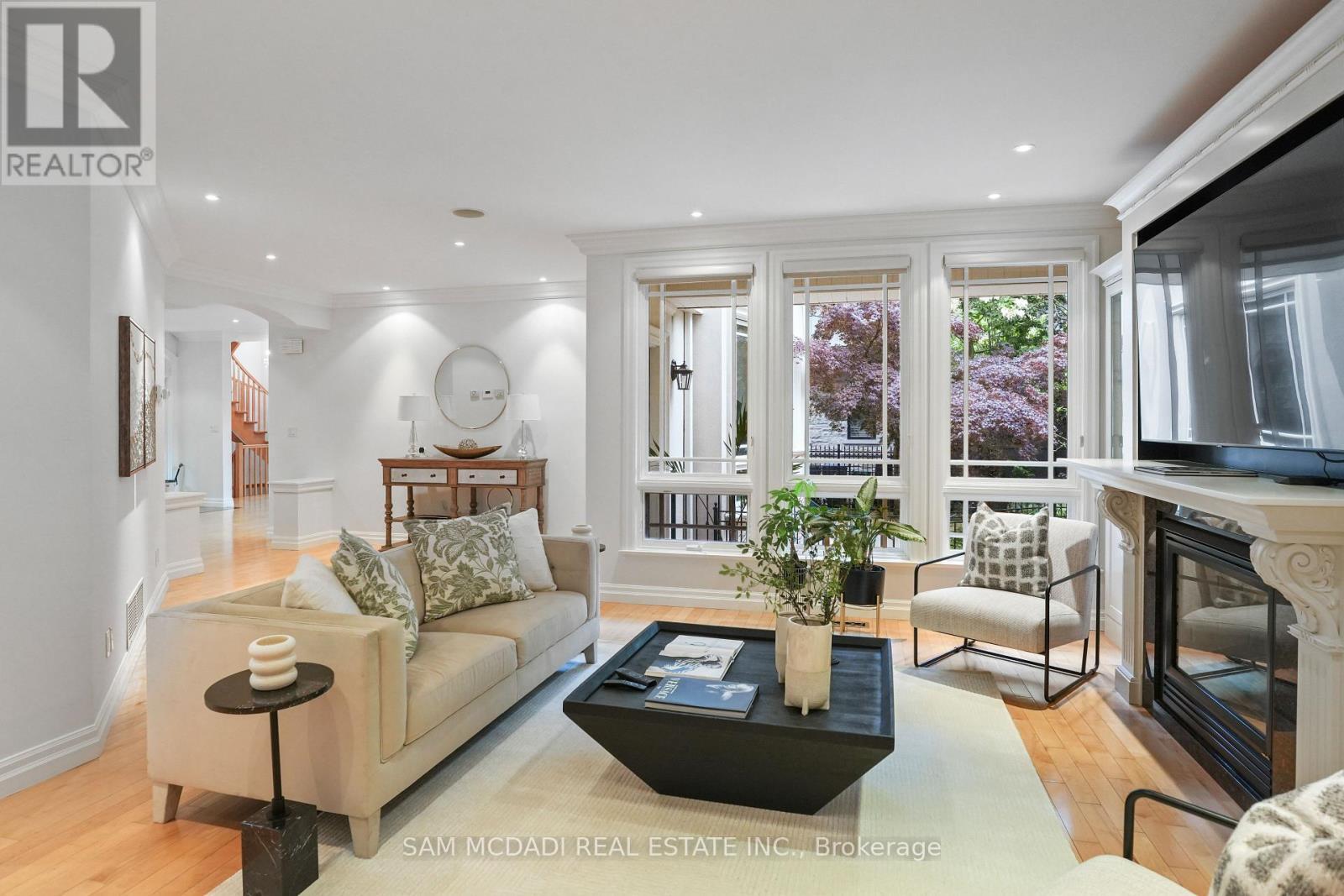1382 Aldo Drive, Mississauga, ON - Indoor Photo Showing Living Room With Fireplace