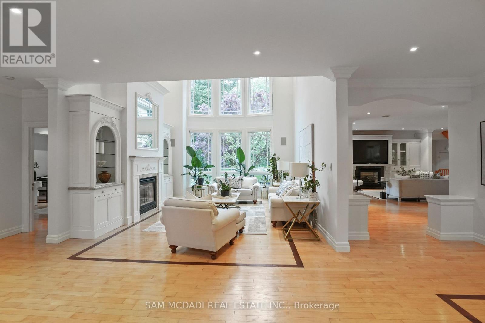 1382 Aldo Drive, Mississauga, ON - Indoor Photo Showing Living Room With Fireplace