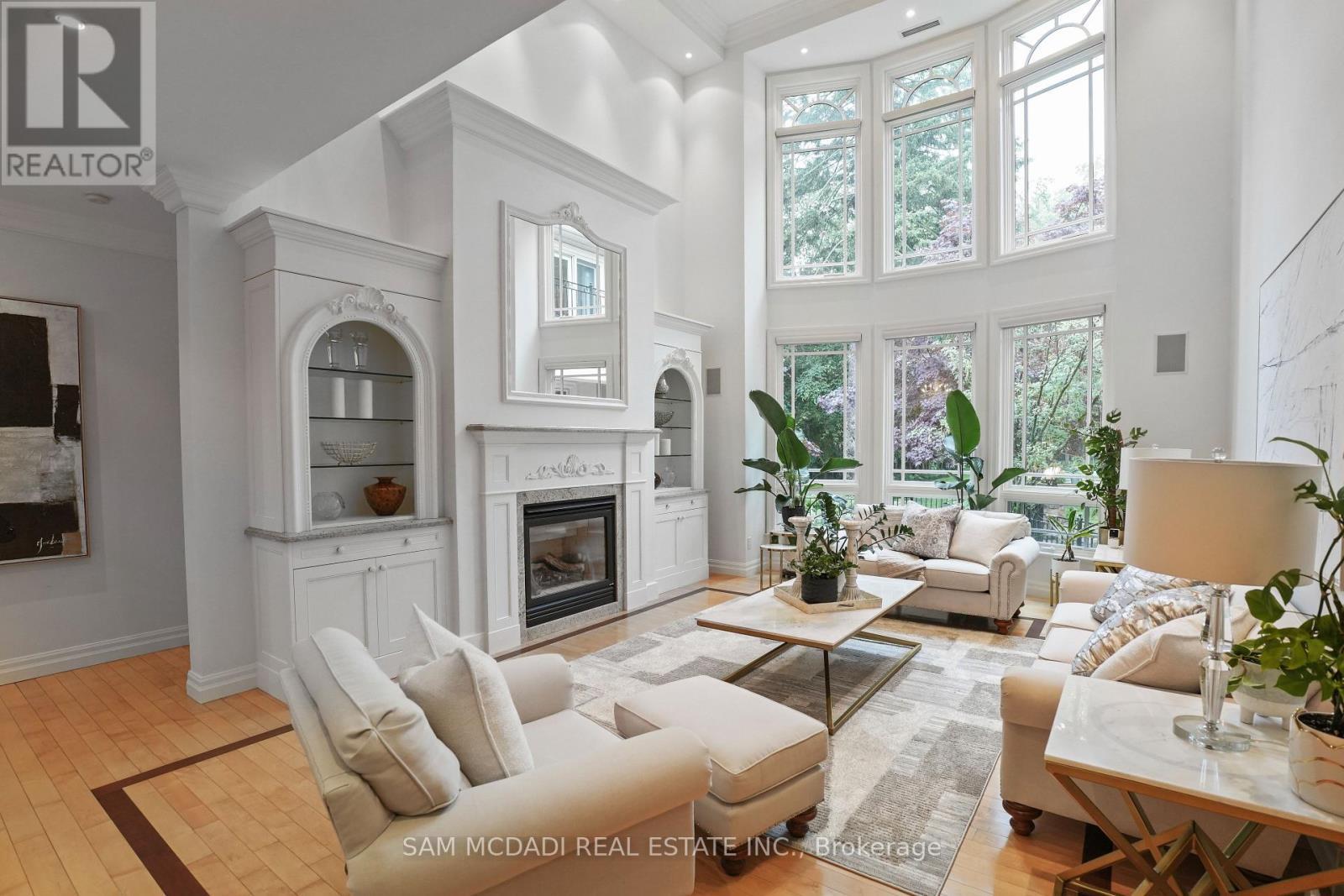 1382 Aldo Drive, Mississauga, ON - Indoor Photo Showing Living Room With Fireplace