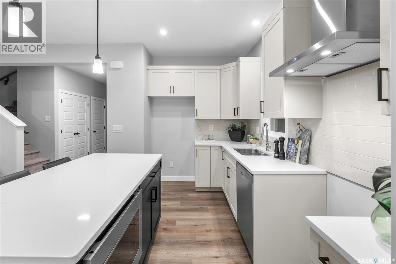 351 Asokan Bend, Saskatoon, SK - Indoor Photo Showing Kitchen With Double Sink