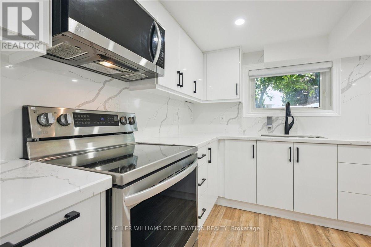 379 Bryant Crescent, Burlington, ON - Indoor Photo Showing Kitchen