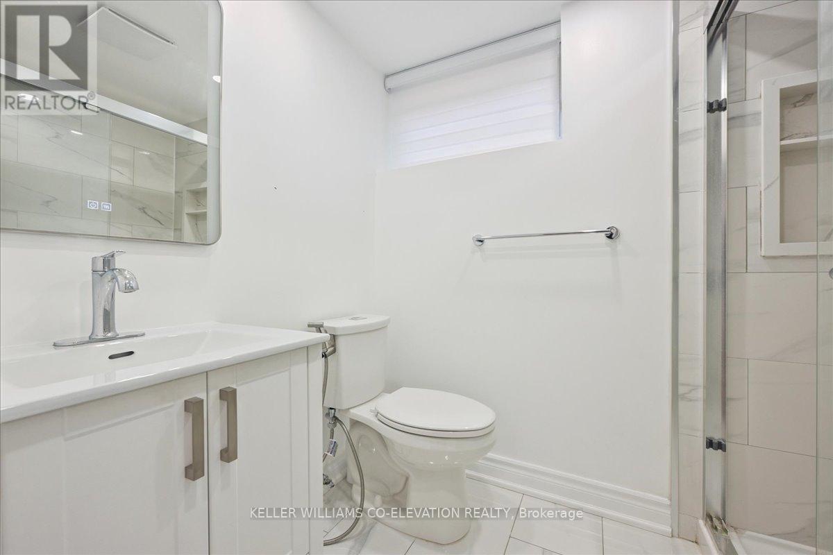 379 Bryant Crescent, Burlington, ON - Indoor Photo Showing Bathroom