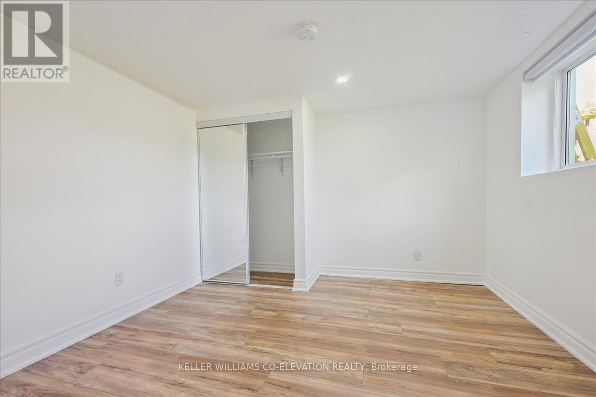 379 Bryant Crescent, Burlington, ON - Indoor Photo Showing Other Room