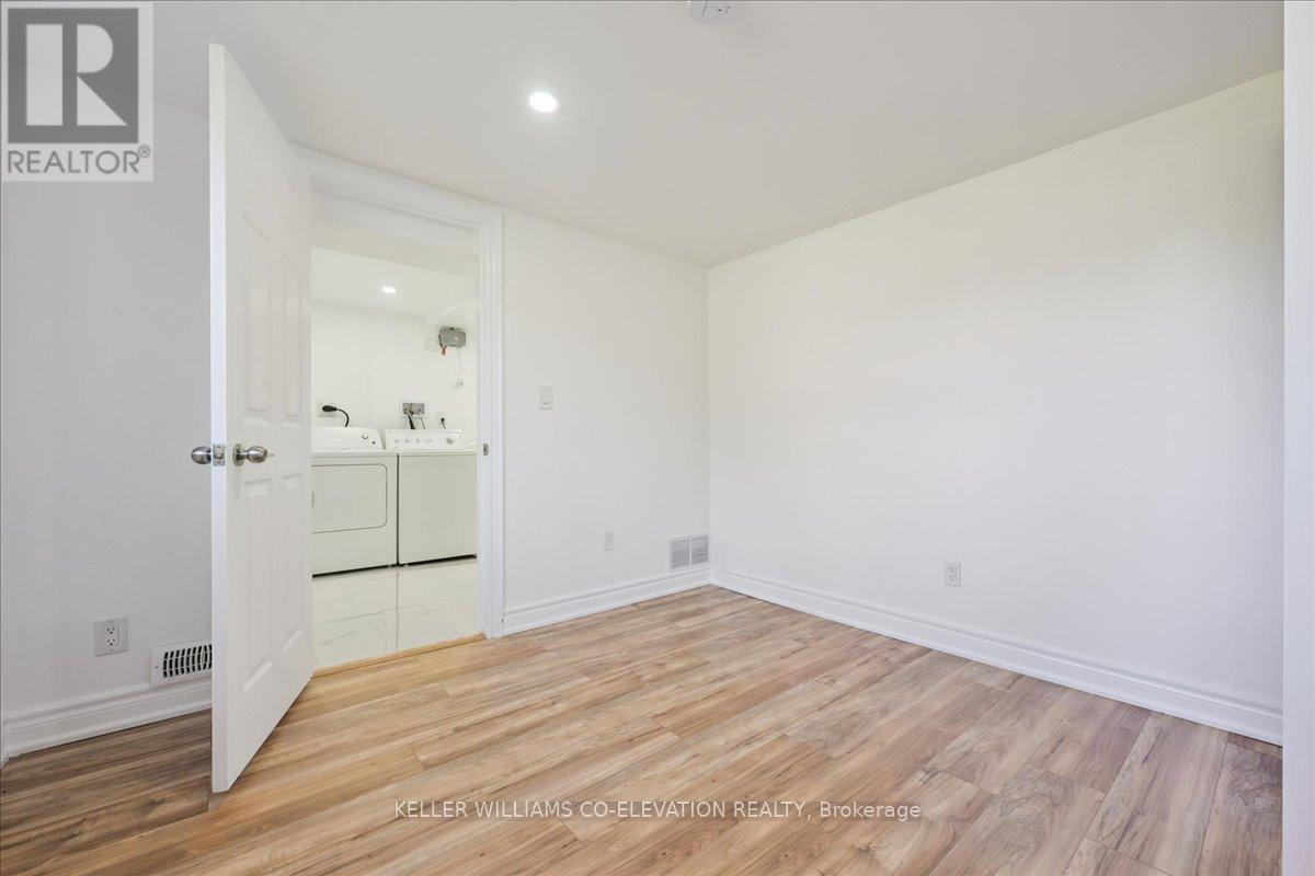 379 Bryant Crescent, Burlington, ON - Indoor Photo Showing Other Room