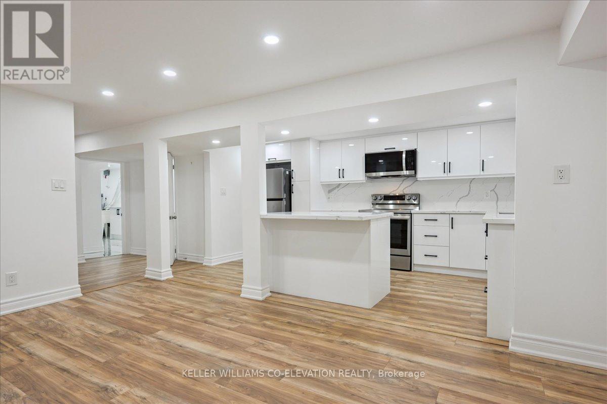 379 Bryant Crescent, Burlington, ON - Indoor Photo Showing Kitchen