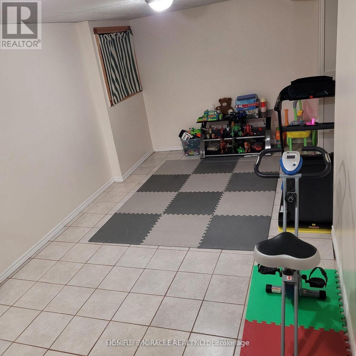 67 Seaside Circle, Brampton, ON - Indoor Photo Showing Other Room