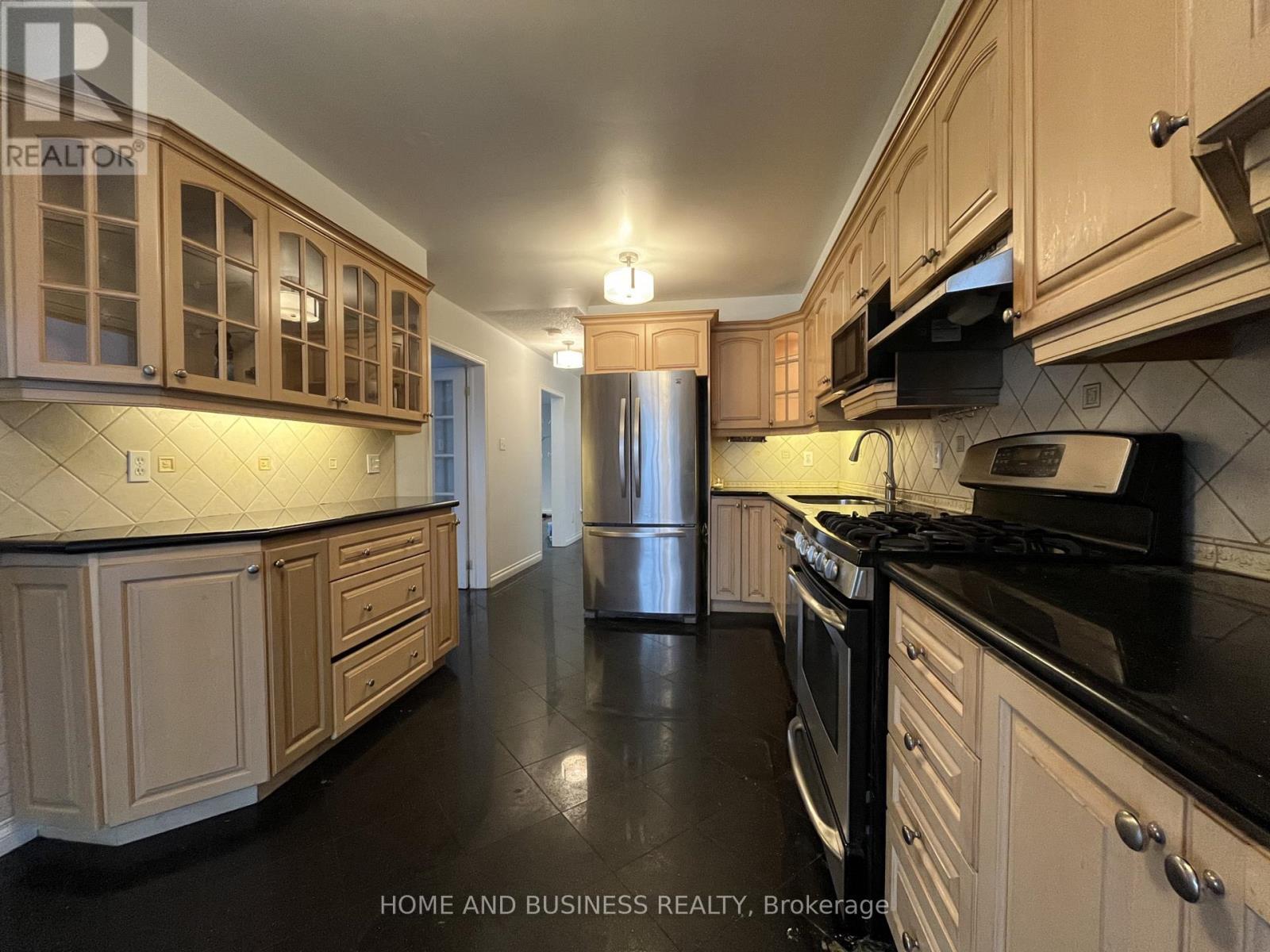 7132 Harding Crescent, Mississauga, ON - Indoor Photo Showing Kitchen With Stainless Steel Kitchen