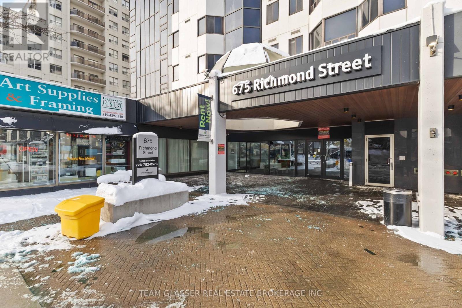 1202 - 675 Richmond Street, London East (East F), ON - Outdoor