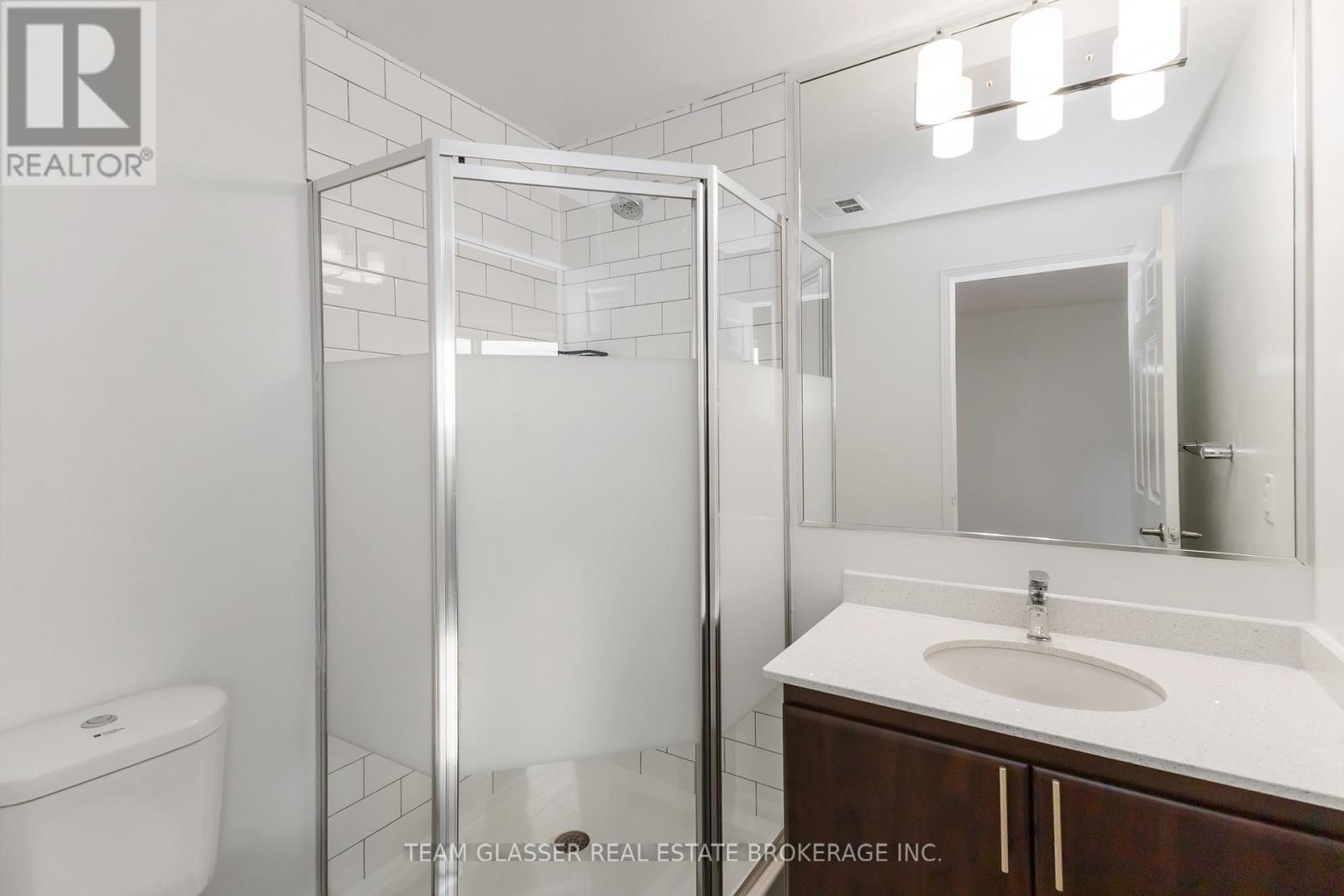 1202 - 675 Richmond Street, London East (East F), ON - Indoor Photo Showing Bathroom