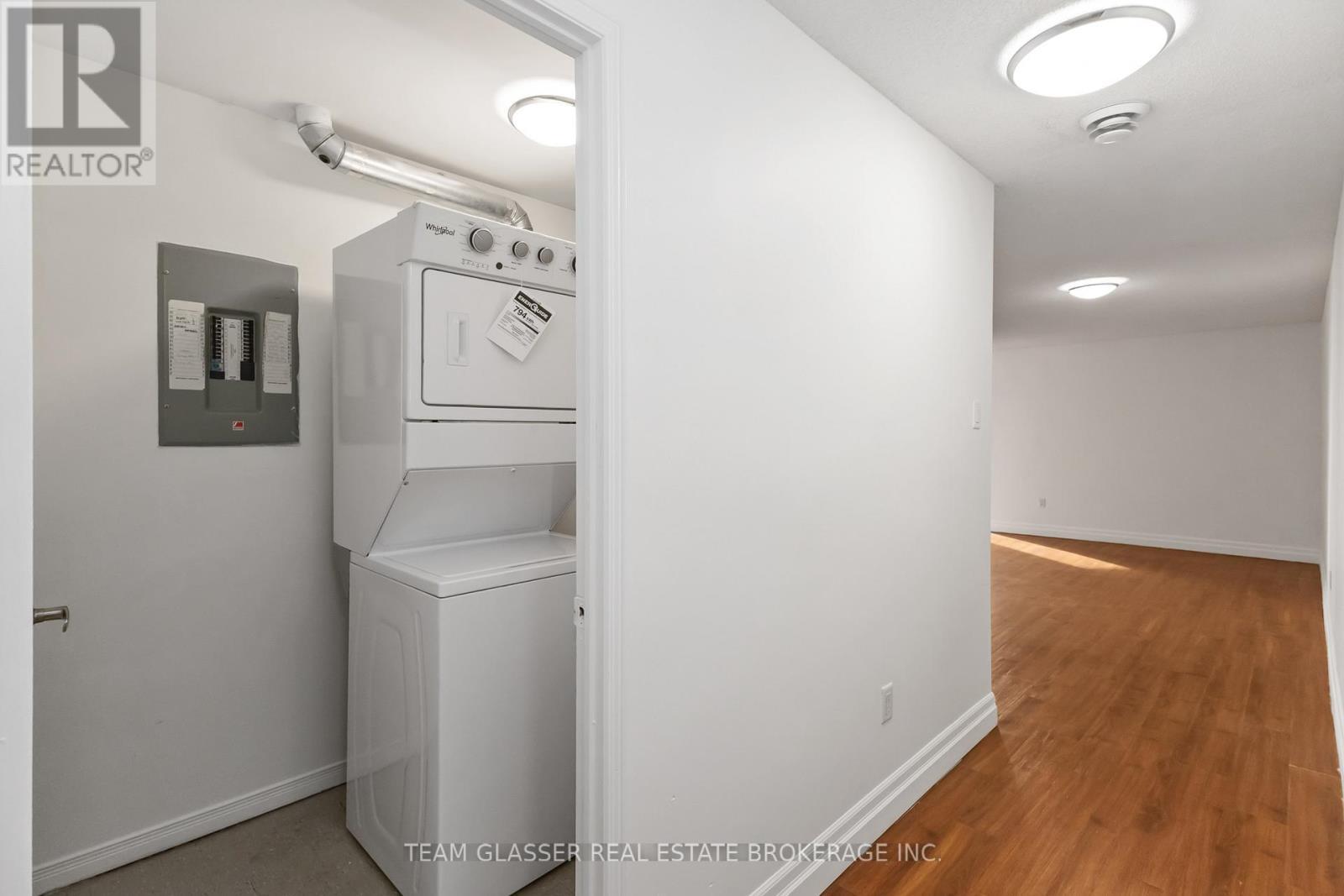 1202 - 675 Richmond Street, London East (East F), ON - Indoor Photo Showing Laundry Room