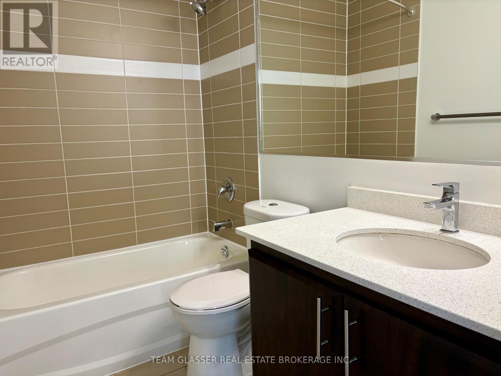 1505 - 675 Richmond Street, London East (East F), ON - Indoor Photo Showing Bathroom
