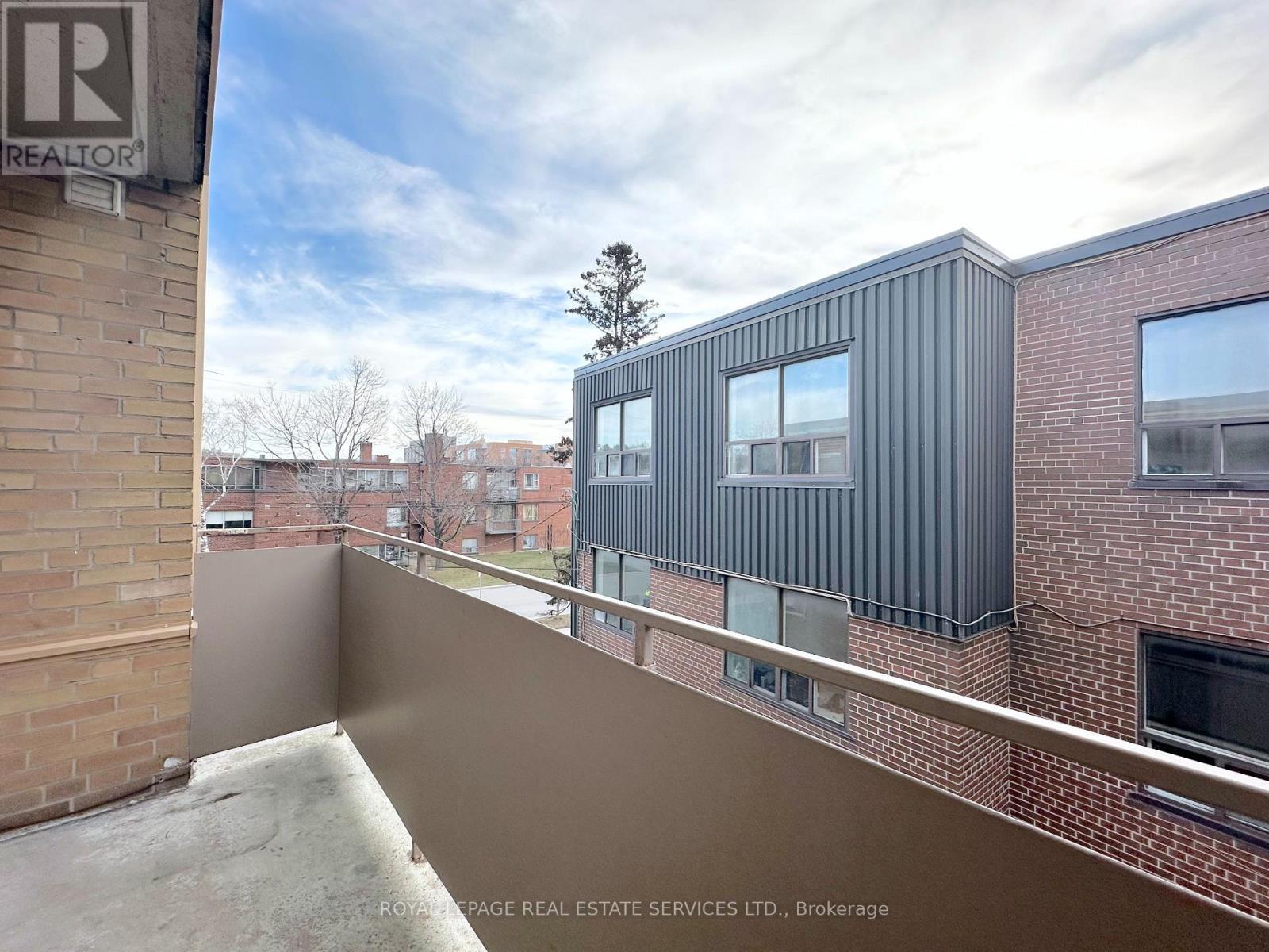 8 - 104 Rajah Street, Toronto, ON