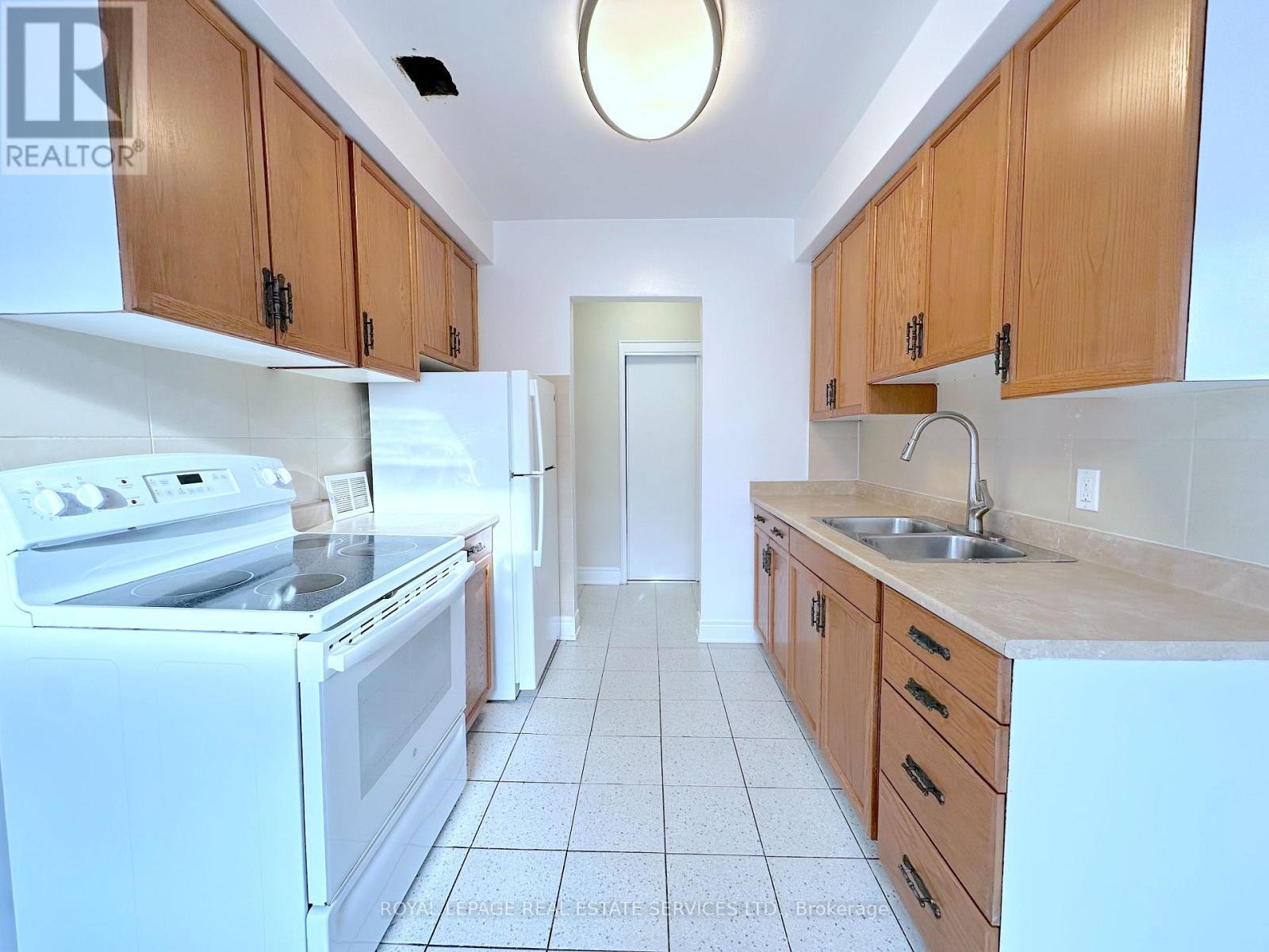 8 - 104 Rajah Street, Toronto, ON