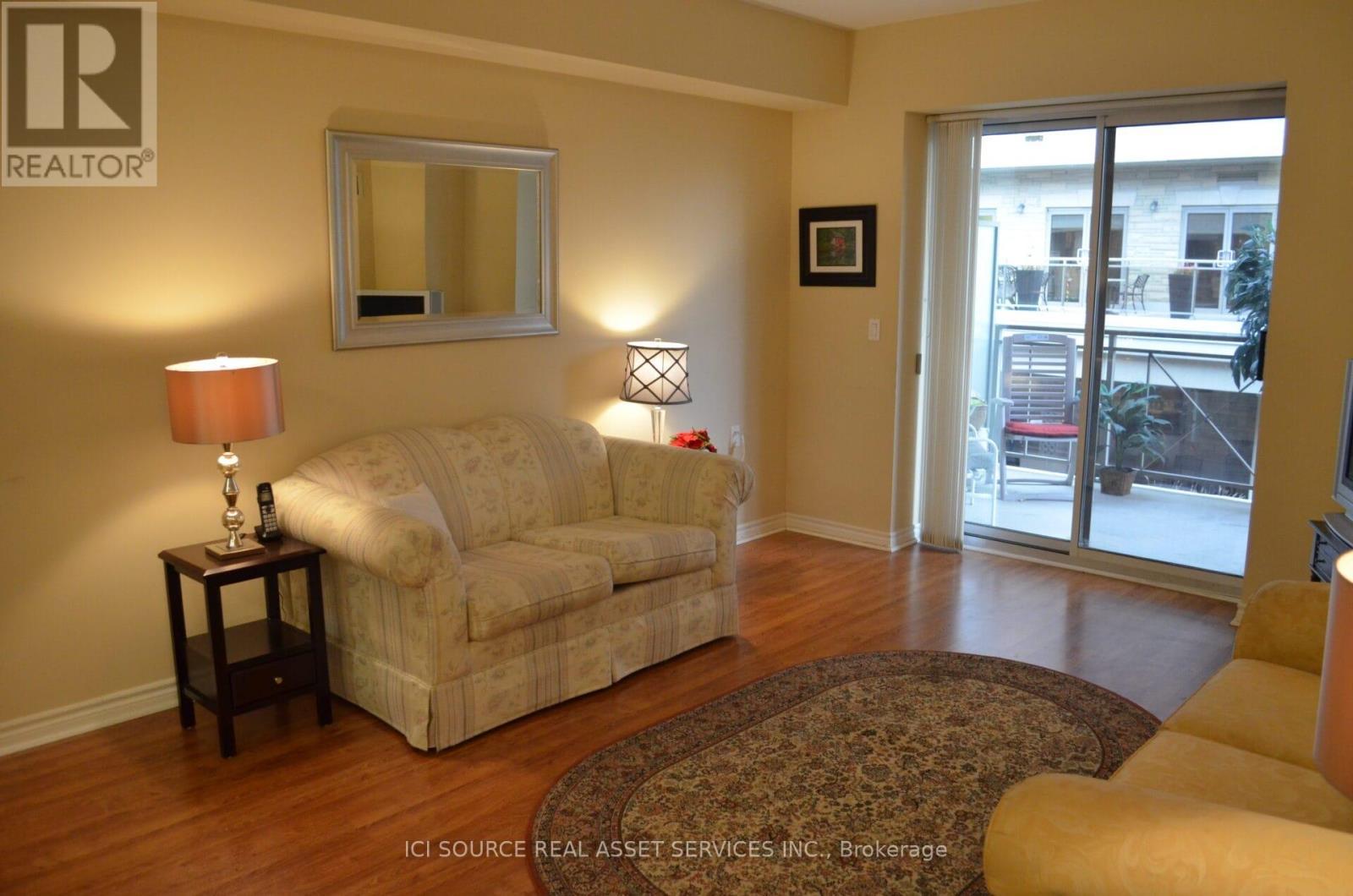 203 - 830 Scollard Court, Mississauga, ON - Indoor Photo Showing Living Room