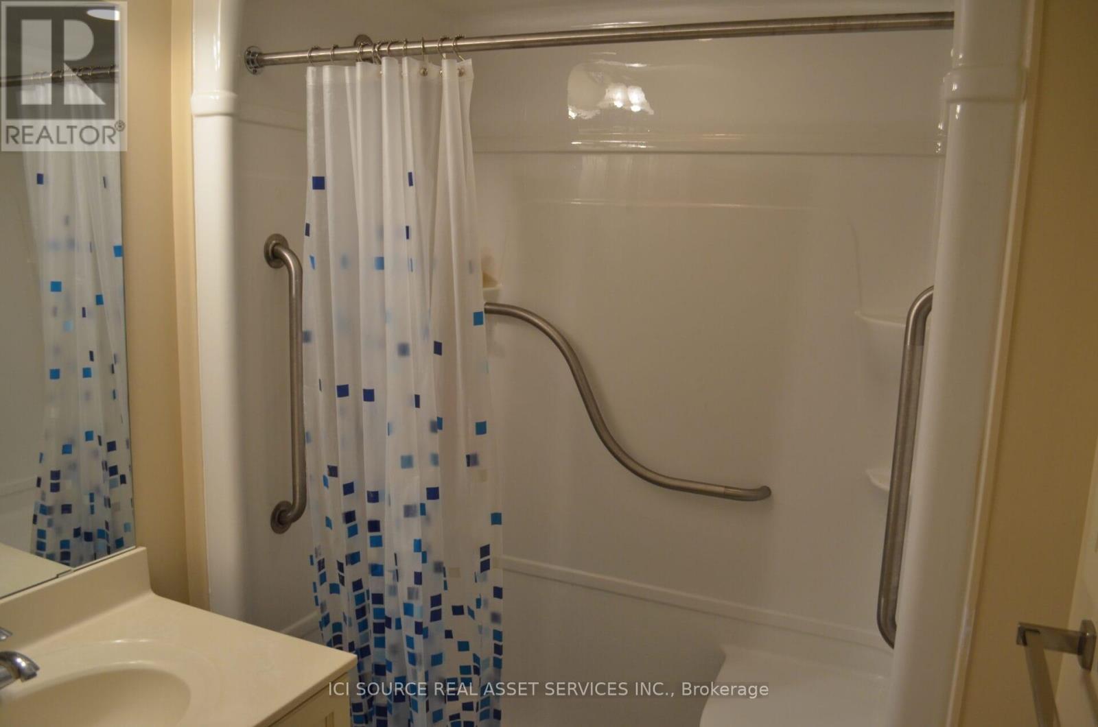 203 - 830 Scollard Court, Mississauga, ON - Indoor Photo Showing Bathroom