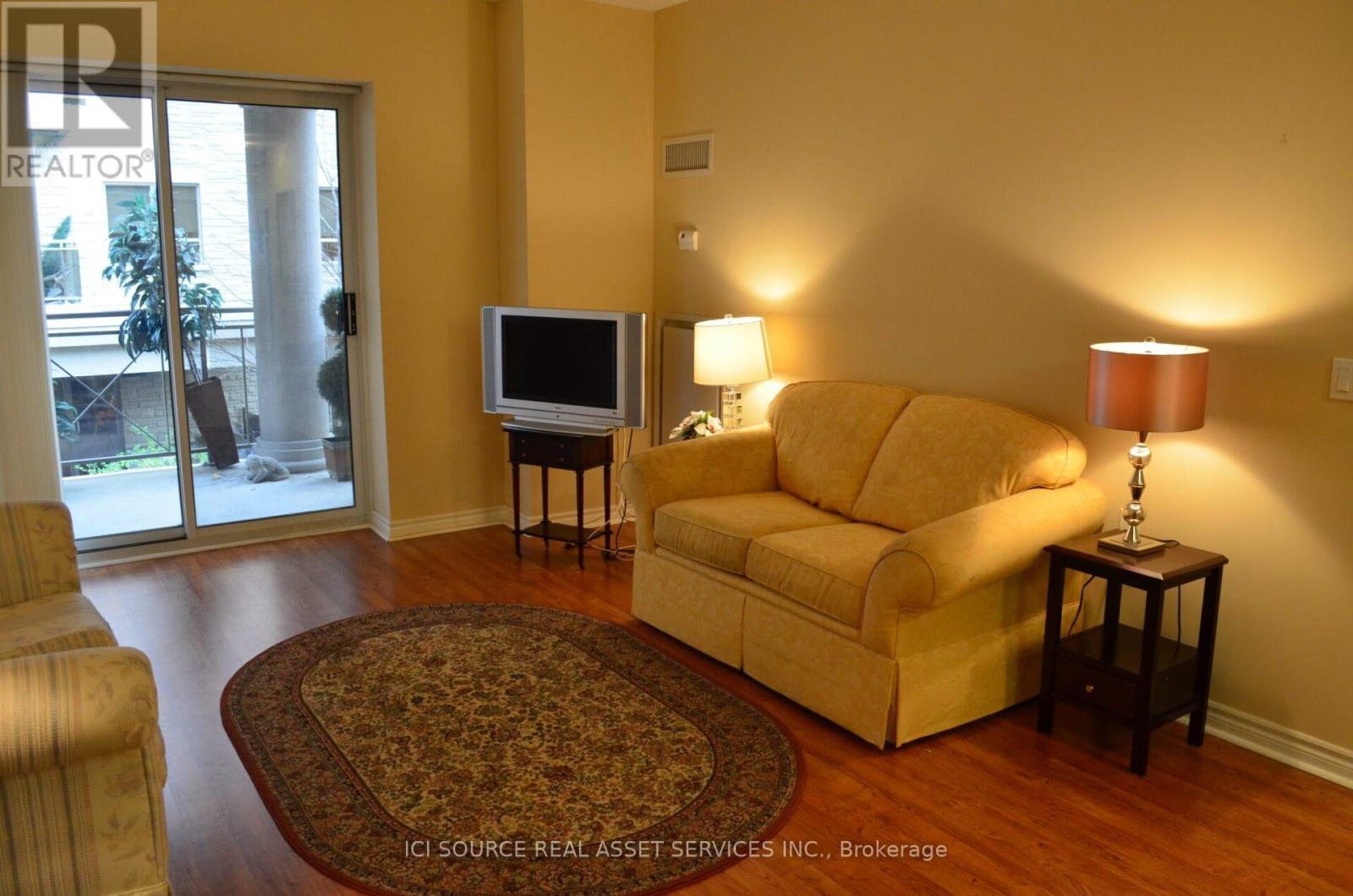 203 - 830 Scollard Court, Mississauga, ON - Indoor Photo Showing Living Room