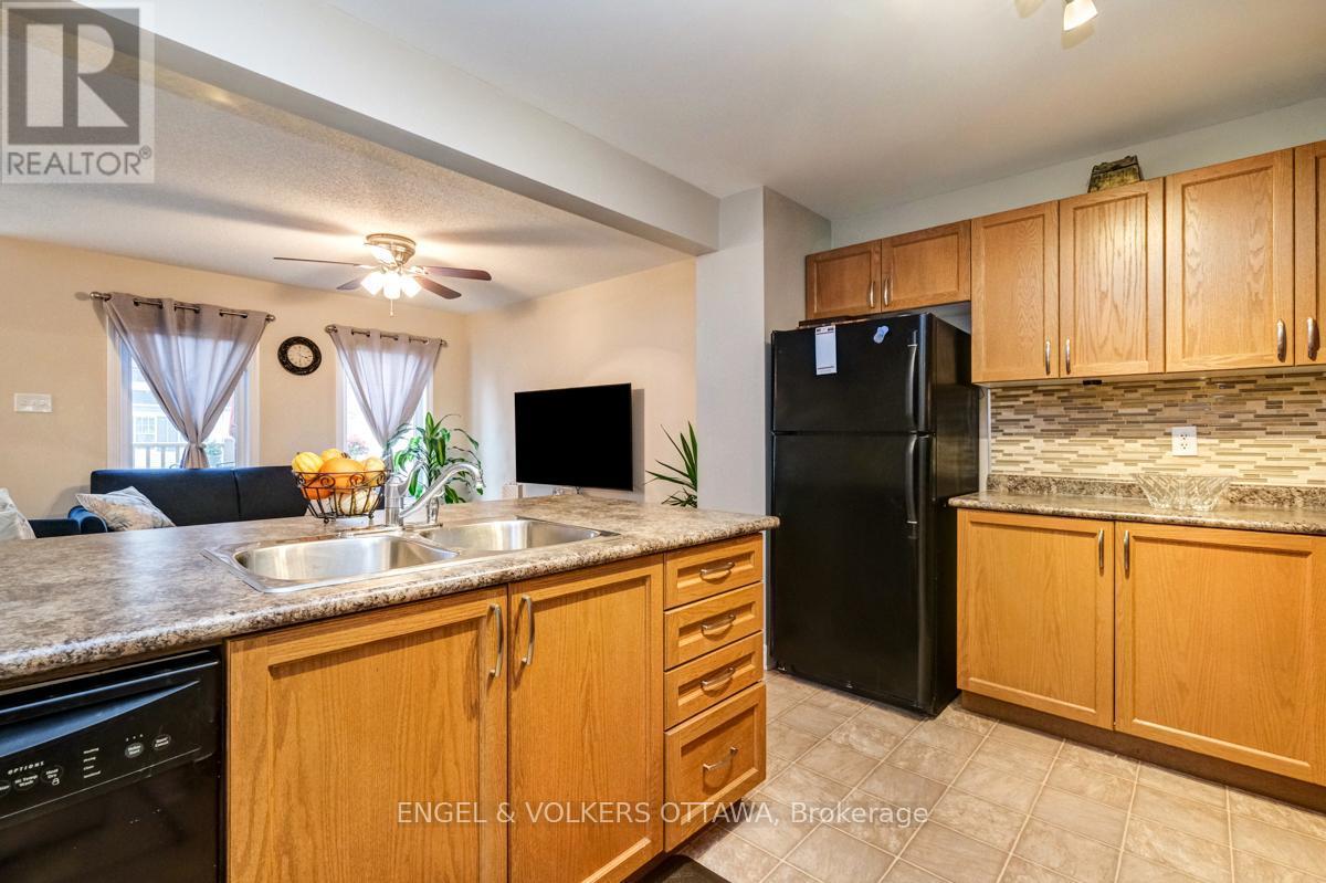 2604 Baynes Sound Way, Ottawa, ON - Indoor Photo Showing Kitchen With Double Sink