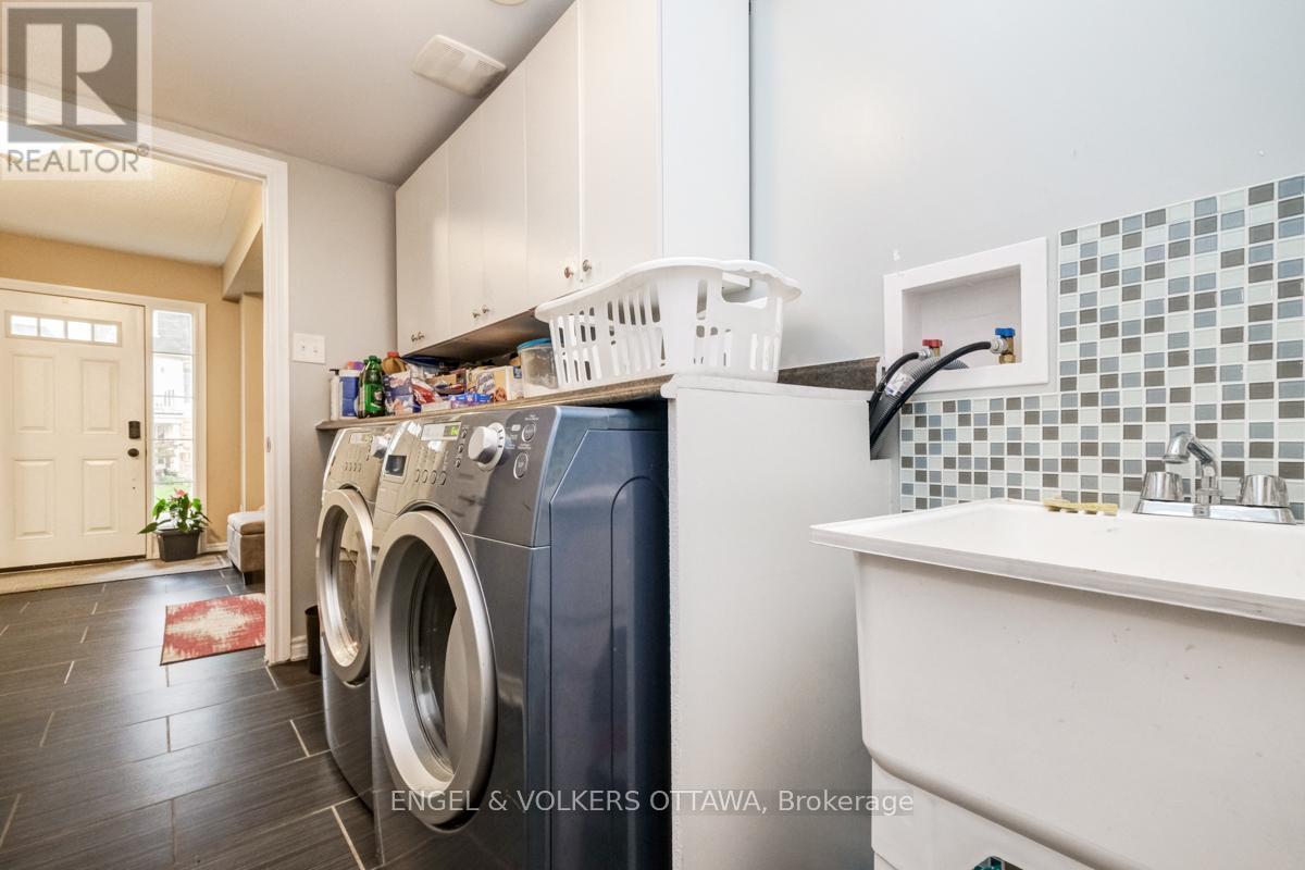 2604 Baynes Sound Way, Ottawa, ON - Indoor Photo Showing Laundry Room