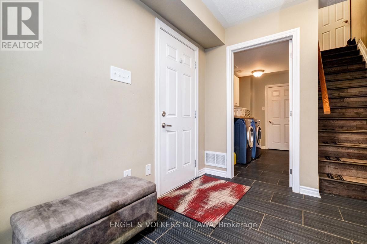 2604 Baynes Sound Way, Ottawa, ON - Indoor Photo Showing Other Room