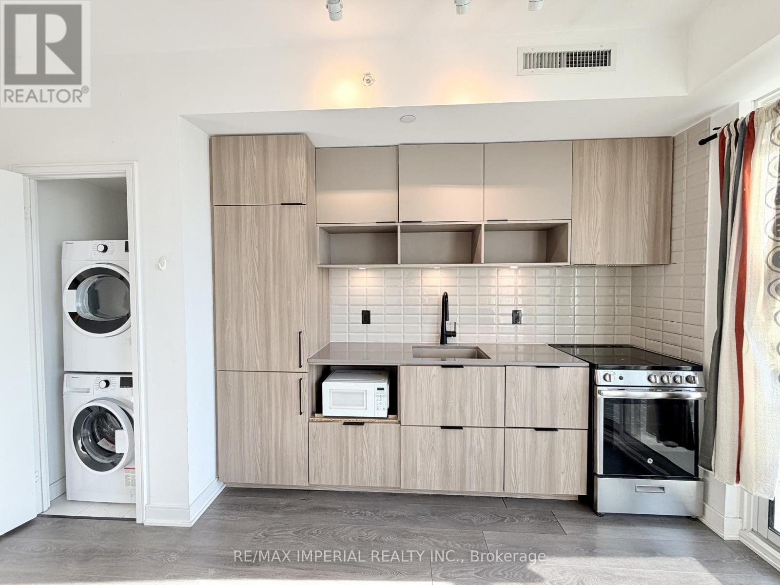 906 - 60 Tannery Road, Toronto, ON - Indoor Photo Showing Kitchen