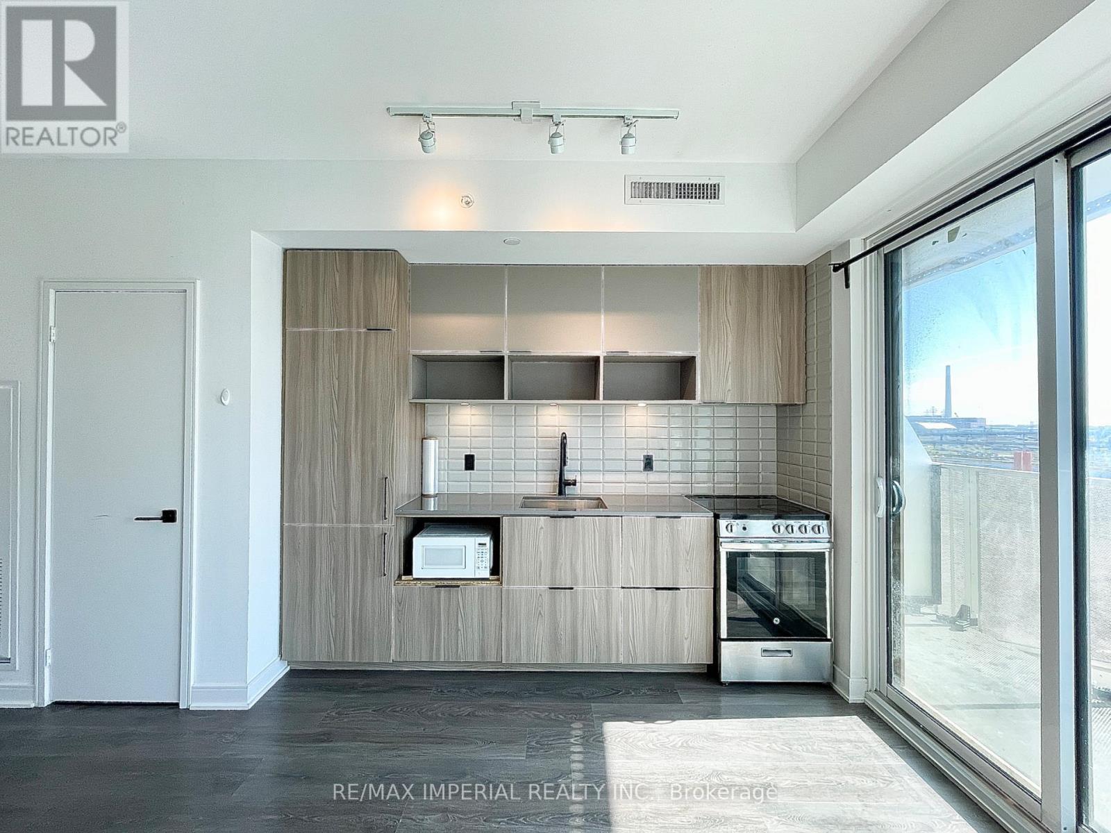 906 - 60 Tannery Road, Toronto, ON - Indoor Photo Showing Kitchen